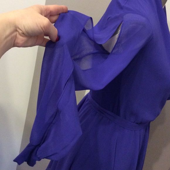 Purple Bebe flowy dress with deep V and tie waist - Picture 3 of 3